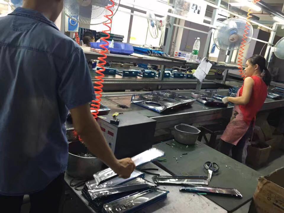 煤气炉灶生产制造过程