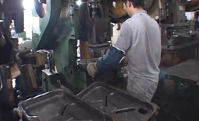 灶具厂家在冲压燃气灶具底盒面板材料